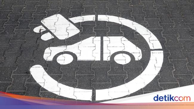 Mobil Listrik Disebut Rawan Terbakar di Kapal, Parkir Bakal Diatur