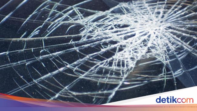 Pemotor Ayah-Anak Tewas Usai Tertabrak Mobil Boks di Pandeglang