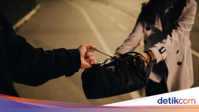 Wanita di Bogor Melawan Jambret, Pelaku Ditendang hingga Diamuk Massa