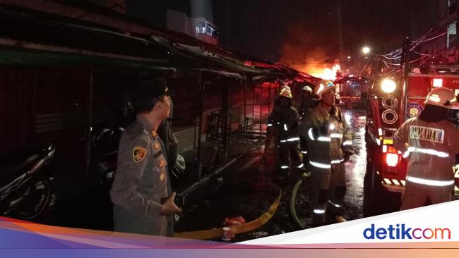 50 Kios di Pasar Poncol Jakpus Terbakar, Diduga karena Korsleting Listrik