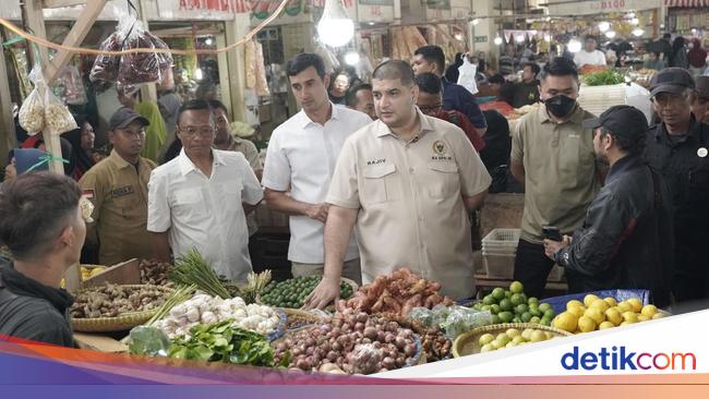 Legislator Rajiv dan Wabup Bandung Cek Harga Bahan Pokok di Pasar Soreang