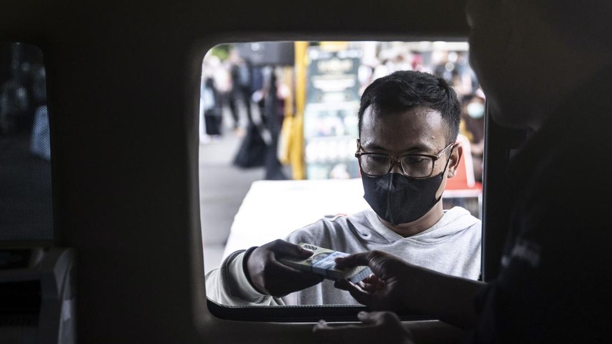 Kesibukan BI di Sejumlah Daerah Layani Warga Tukar Uang Lebaran