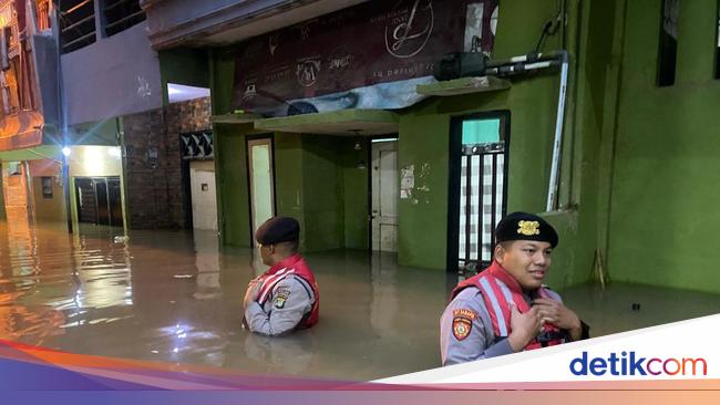 Banjir di Kebon Pala Jaktim Capai 1,4 Meter, 270 KK Terdampak