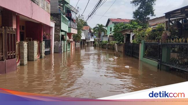 Banjir Masih Genangi 10 RT di Jakarta, Ketinggian Air di Kampung Melayu 95 Cm