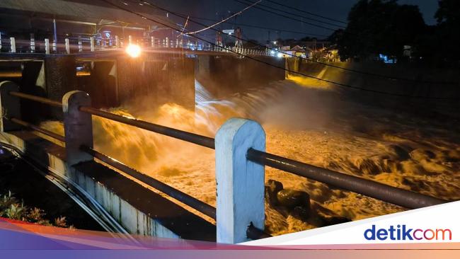 Puncak Bogor Diguyur Hujan Deras, Bendungan Katulampa Siaga 4