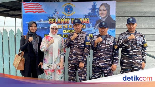 Anggota DPD RI Siti Aseanti Tinjau Pos TNI AL Kuala Kapuas Saat Ramadan