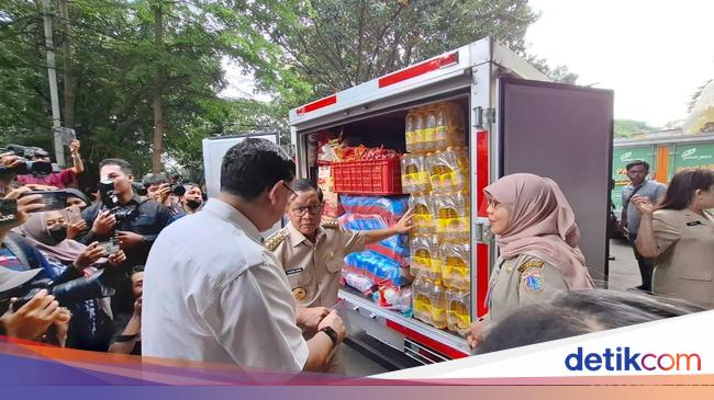 Pramono Cek Harga Pangan di Pasar Induk Kramat Jati Jelang Lebaran