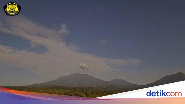 Gunung Raung dan Semeru Erupsi Pagi Tadi