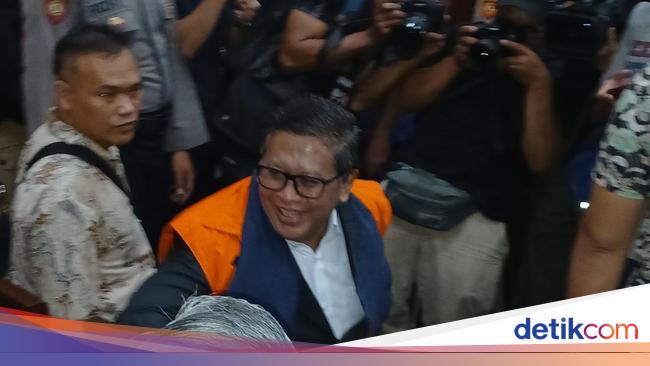 Hasto Tiba di Pengadilan untuk Sidang Perdana, Tuding Dakwaan Daur Ulang