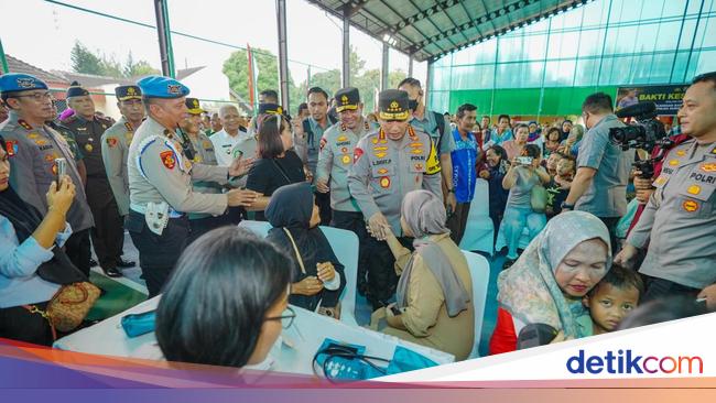 Tinjau Renovasi Masjid, Pembangunan Gedung, hingga Baksos