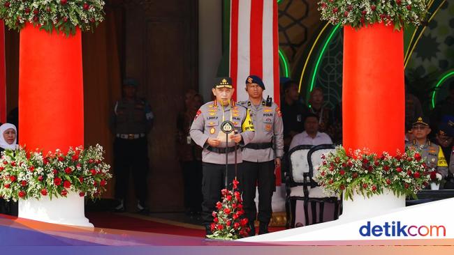 Kapolri Pimpin Apel Operasi Ketupat 2025 di Surabaya