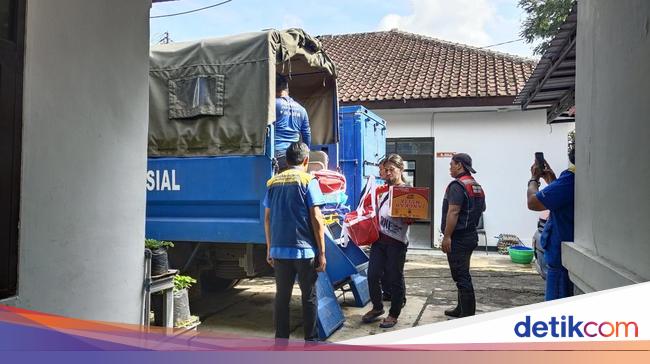 Kemensos Kirim Bantuan Bagi Warga Terdampak Banjir di Sumedang