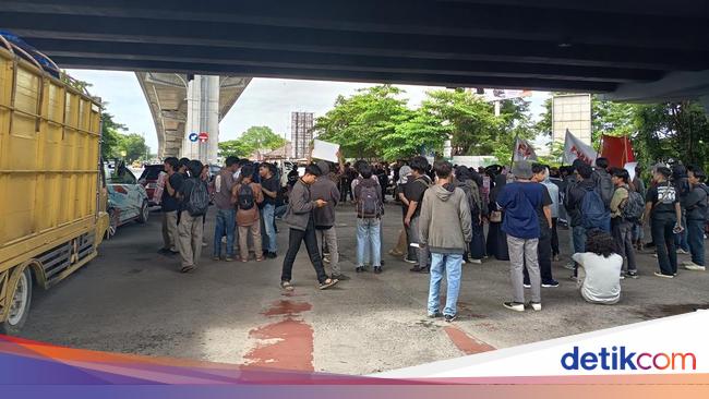 Aliansi Masyarkat Sipil di Makassar Demo Tolak UU TNI, Ini Tuntutannya