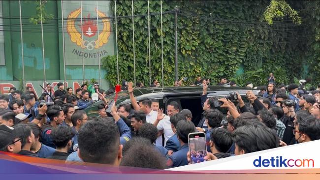 Menkum Audiensi dengan Massa Aksi Tolak RUU TNI