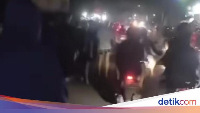 Polisi Bubarkan 500 Pemuda yang Mau Balap Lari di Jl Muchtar Raya Depok