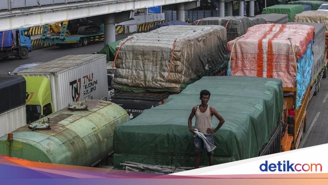 Jelang Mudik, Truk Dilarang Nyeberang Lewat Merak Mulai 24 Maret