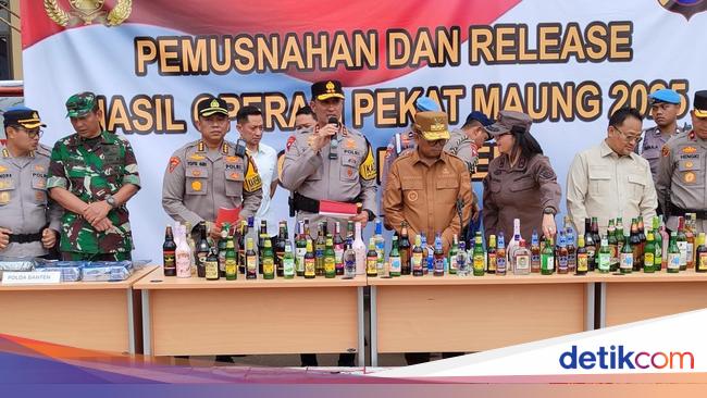 Polda Banten Musnahkan 22 Ribu Botol Miras Saat Operasi Pekat