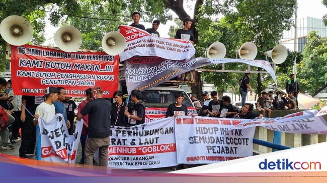 Sopir Truk Demo Kemenhub Tolak Larangan Melintas 16 Hari: Gak Kerja, Gak Makan