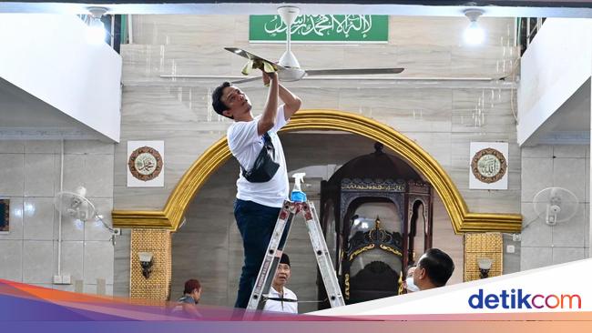 Sobat Aksi Ramadan 2025, 40 Relawan Pertamina Bersihkan Masjid di Jakbar