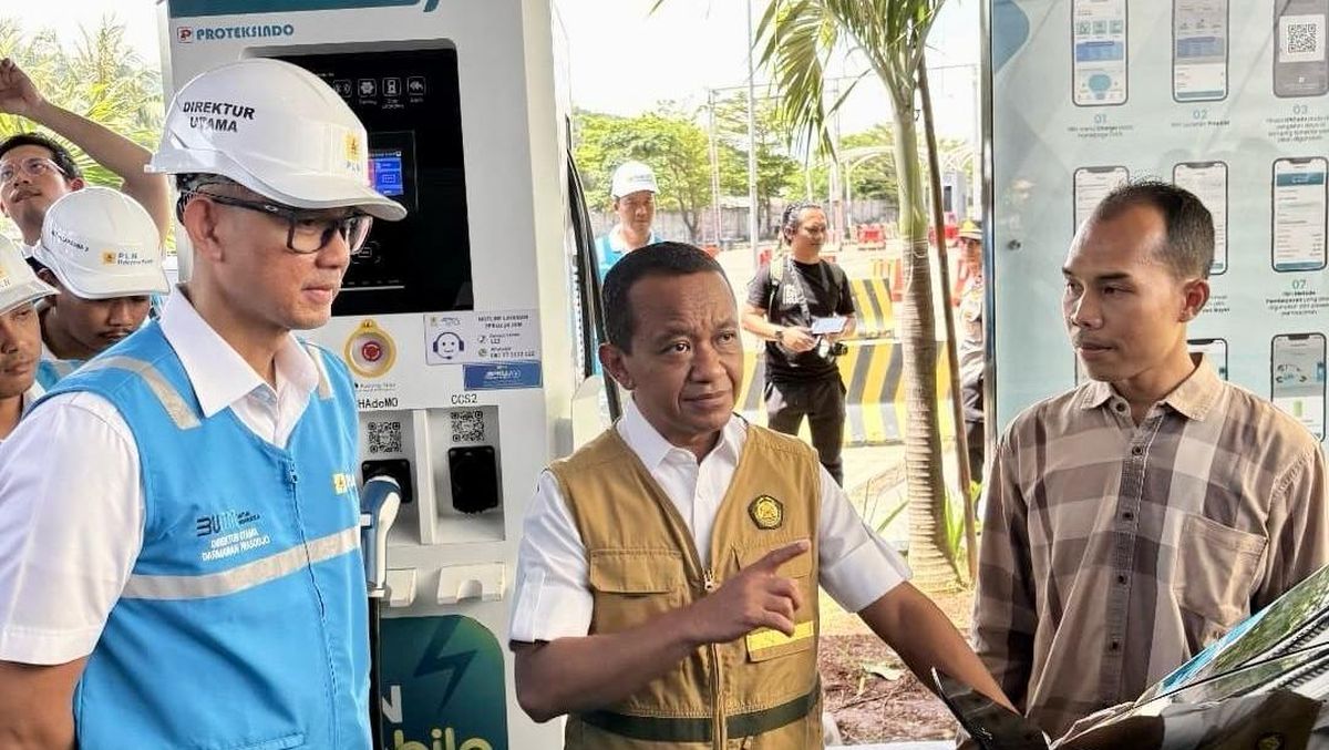 Tinjau SPKLU, Menteri ESDM Puji Kesiapan PLN Dukung Mudik Lebaran