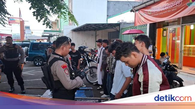 Remaja Depok Konvoi Bawa Bendera Gangster, Ngaku Ngabuburit tapi Bawa Miras