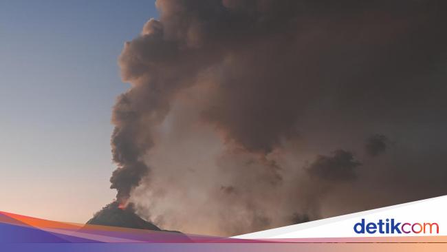 Gunung Lewotobi Laki-laki Erupsi 2 Kali, Tinggi Kolom Abu Capai 900 Meter