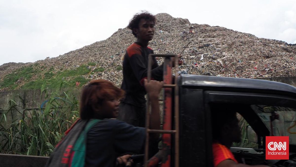 Zulhas Sebut Gunungan Sampah di Bantargebang Setinggi Gedung 20 Lantai