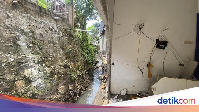 2 Orang Terluka Akibat Rumah Warga Jebol Diterjang Banjir di Depok