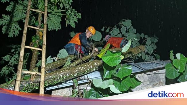 Puluhan Rumah di Ciamis Rusak Akibat Hujan Angin Kencang