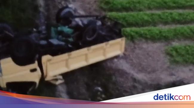 Kronologi Truk Terjun Bebas di Layang Tol Cibitung Diawali Pecah Ban