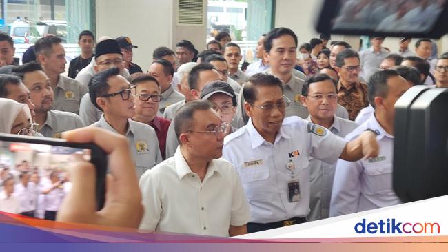 Dipimpin Dasco, Komisi VI DPR Sidak Fasilitas di Stasiun Senen