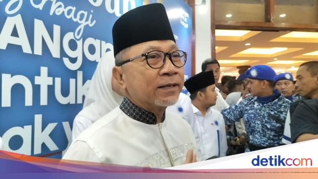 Momen Zulhas Bagi-bagi Sembako ke 3 Ribu Pekerja di DPR hingga Ojol